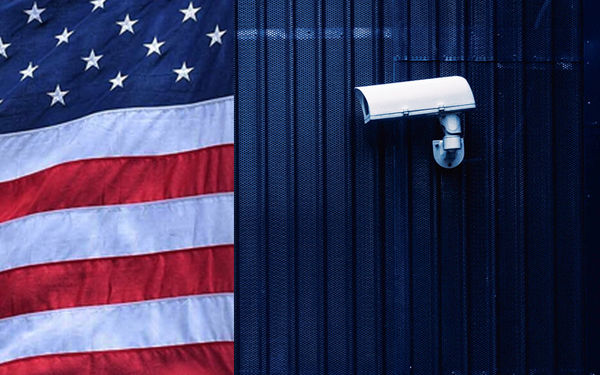 US Flagge und Überwachungskamera